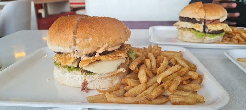 IN-JOY Burger - CMC Branch | ኢን-ጆይ በርገር - ሲኤምሲ in Addis Ababa, CMC  view 3