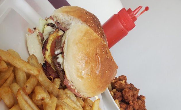 IN-JOY Burger - CMC Branch | ኢን-ጆይ በርገር - ሲኤምሲ in Addis Ababa, CMC  view 4
