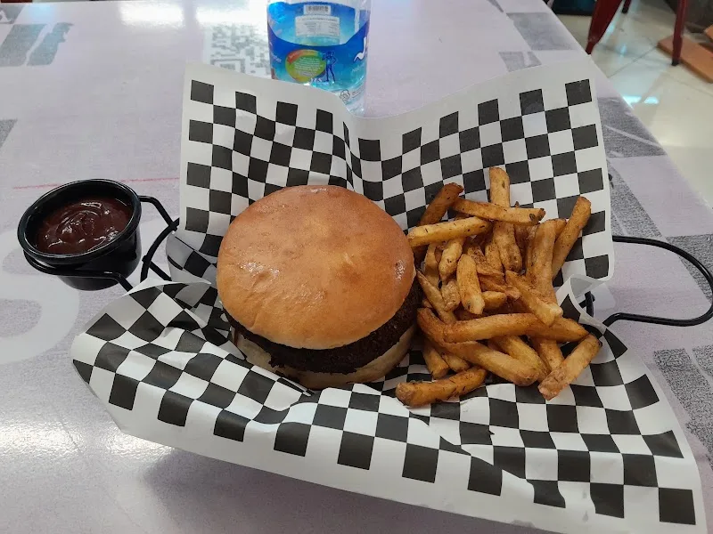 Boss burger/ Summit branch ቦስ በርገር - ሰሚት in Addis Ababa, Bole  view 3