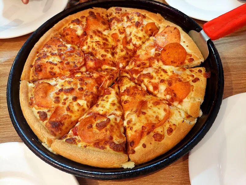 Pizza Hut Lebu in Addis Ababa, Nefassilk Lafto  view 3