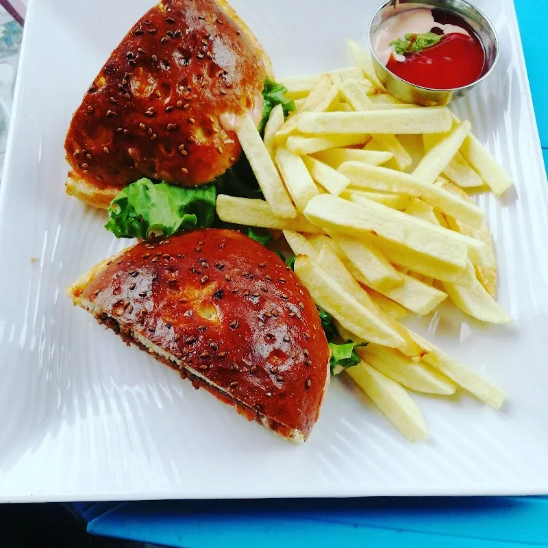 Reva Burger and fast food in Addis Ababa, Kirkos  view 3