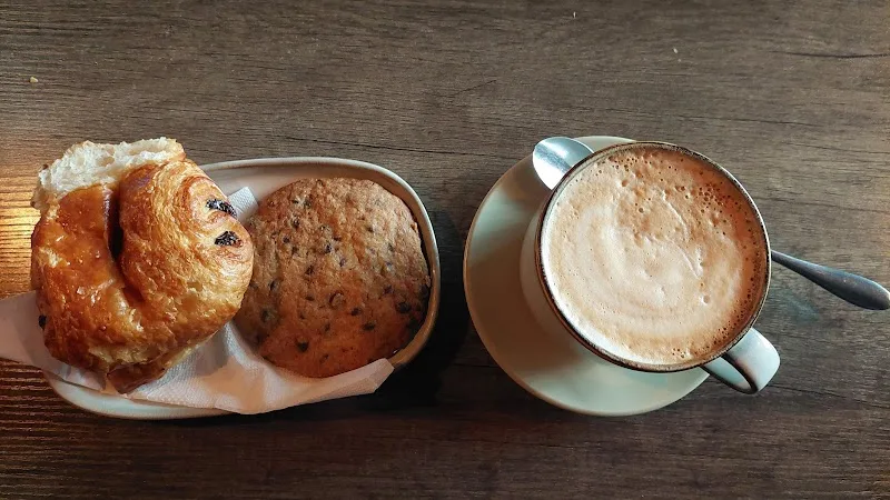 Rising Cub Coffee Roasters (formerly Black Lion Organic Coffee Shop) | Kazanchis | ብላክ ላይን ኦርጋኒክ ቡና | ካሳንቺስ in Addis Ababa, Kirkos  view 2