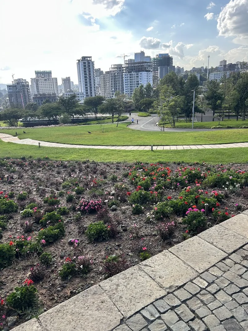 የወዳጅነት አደባባይ መውጫ | Friendship square exit in Addis Ababa, Kirkos  view 2