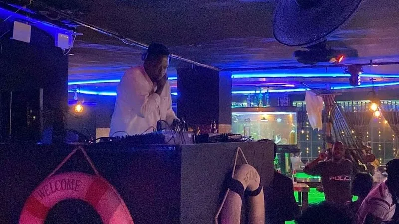 Red-Sea Lounge in Addis Ababa, ቦሌ ክፍለ ከተማ  view 5