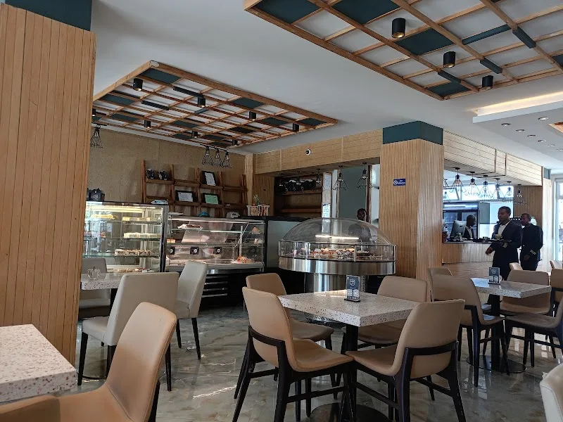 LONDON CAFE. No 3 in Addis Ababa, Bole  view 5