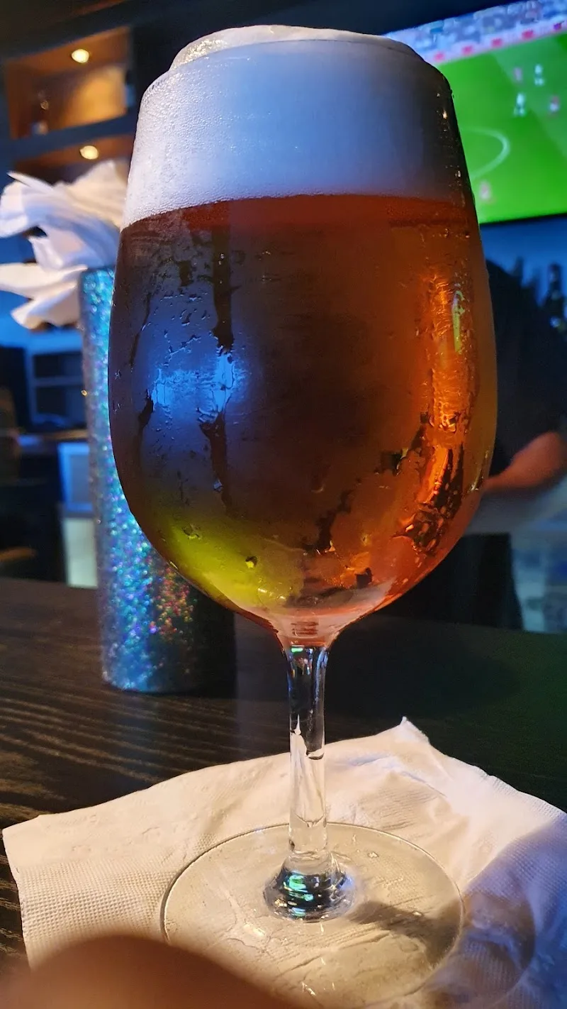Red Rose Addis Grill & Cocktail Bar in አዲስ አበባ, ንፋስ ስልክ ላፍቶ  view 4