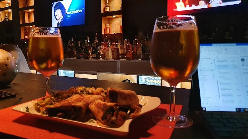 Red Rose Addis Grill & Cocktail Bar in አዲስ አበባ, ንፋስ ስልክ ላፍቶ  view 3