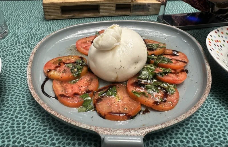 Bettucci Ristorante & Pizzeria in አዲስ አበባ, ንፋስ ስልክ ላፍቶ  view 2