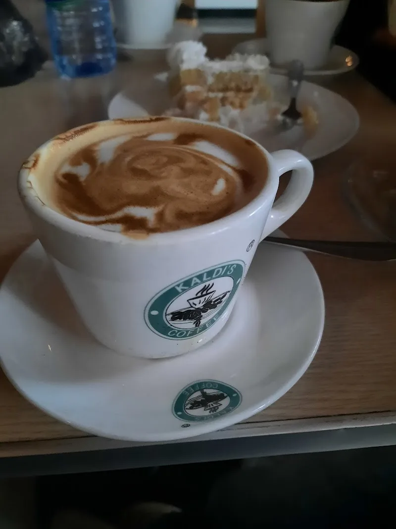 Kaldis Coffee Sarbet Branch | ካልዲስ ኮፊ ሳርቤት ቅርጫፍ in Addis Ababa, Kirkos  view 3