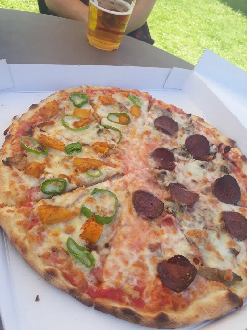 እፎይ ፒዛ - ሳርቤት / Effoi Pizza - Sarbet in አዲስ አበባ, ቂርቆስ ክፍለ ከተማ  view 2