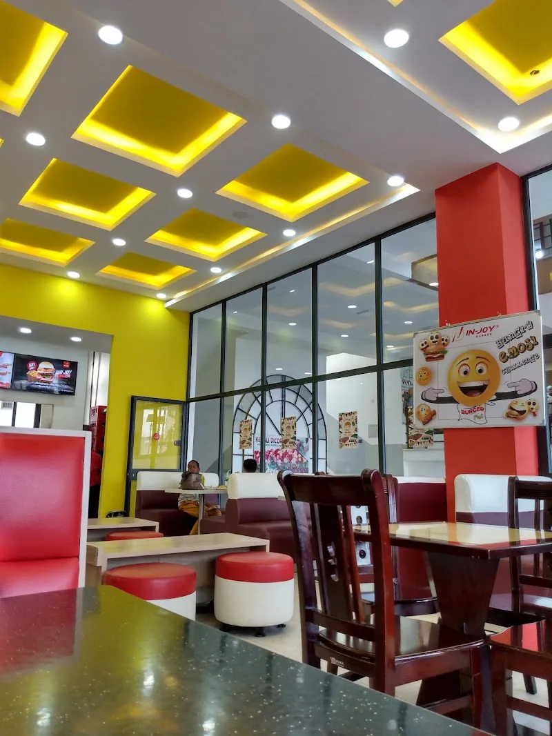 IN-JOY Burger - Tulu Dimtu Branch | ኢን-ጆይ በርገር - ቱሉ ዲምቱ in Addis Ababa  view 2